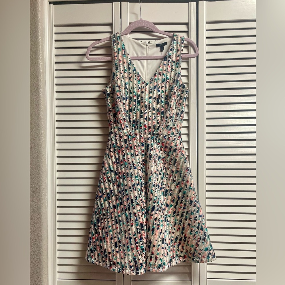 Adorable sleeveless dresss